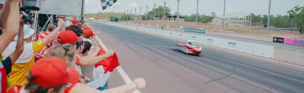 Solar Team Twente start vanaf elfde plek aan spannende inhaalrace.