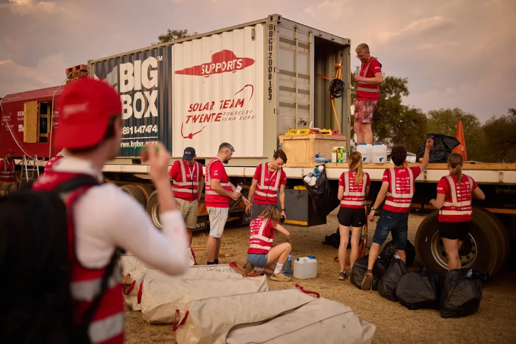 Solar Team Twente na 1579.9 kilometer gedeeld tweede na dag drie van de Sasol Solar Challenge