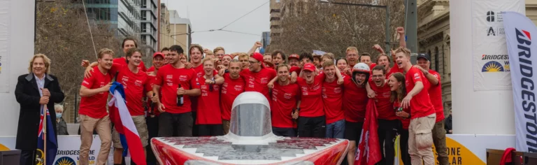 Solar Team Twente eindigt op tweede plaats na bewogen laatste dag