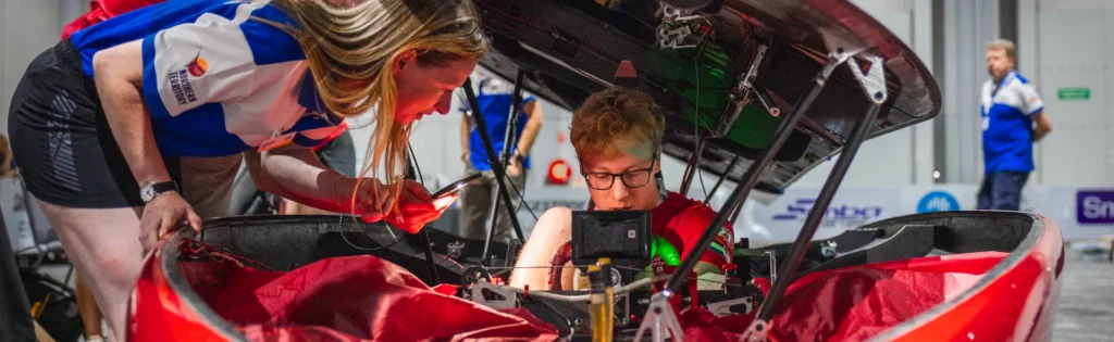 Solar Team Twente vliegt zonder problemen door statische scrutineering